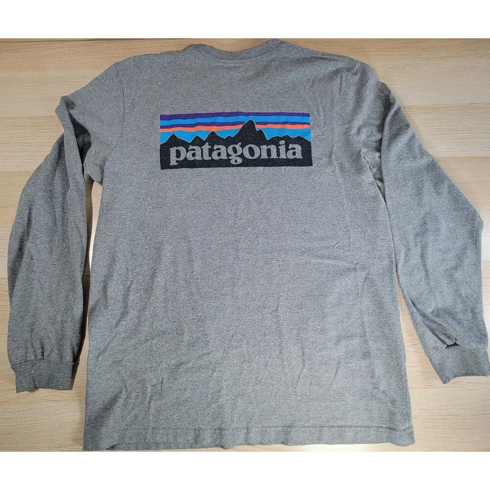 Patagonia Mens Long Sleeved Shirt Size Medium P-6 Logo Responsibili-Tee Gray